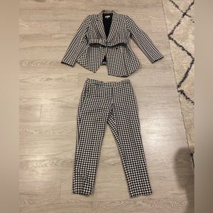 TAHARI BLACK AND WHITE CHECKERED PANT SUIT